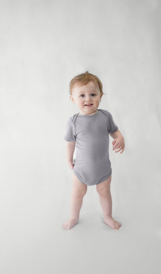 StringBean SHORT-SLEEVED ONESIE