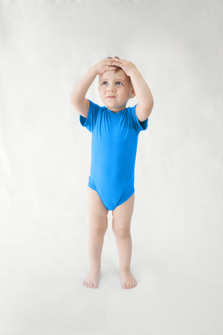 StringBean SHORT-SLEEVED ONESIE